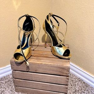 Size 7.5 Gold Heels